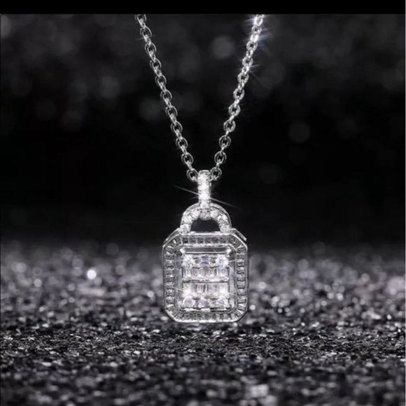 The Empire Retro Pendant Necklace in 925 cubic zirconia - Picture 3 of 6